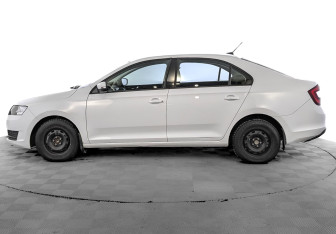 Подержанный автомобиль Skoda Rapid Liftback 2019 года (8 фото)