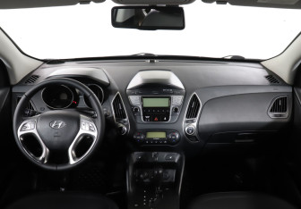 Подержанный автомобиль Hyundai ix35 2010 года (12 фото)
