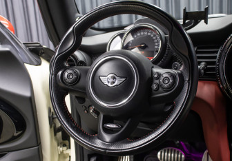 Подержанный автомобиль MINI Hatch 2016 года (18 фото)