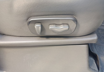 Подержанный автомобиль Nissan Pathfinder 2010 года (21 фото)