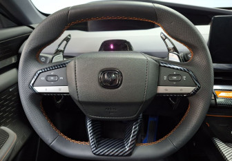 Подержанный автомобиль Changan UNI-V 2023 года (19 фото)