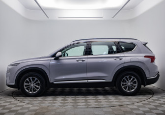 Подержанный автомобиль Hyundai Santa Fe 2022 года (2 фото)