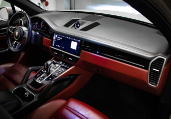 Подержанный автомобиль Porsche Cayenne 2021 года (23 фото)