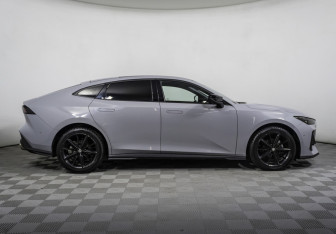 Подержанный автомобиль Changan UNI-V 2023 года (4 фото)