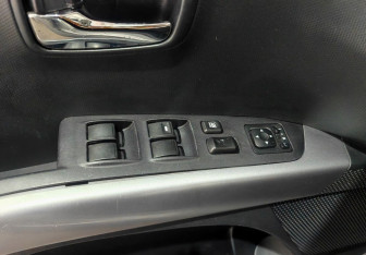Подержанный автомобиль Mitsubishi Outlander 2011 года (16 фото)