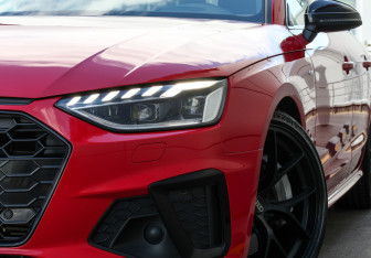 Подержанный автомобиль Audi A4 Sedan 2020 года (30 фото)