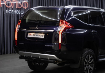 Подержанный автомобиль Mitsubishi Pajero Sport 2020 года (23 фото)