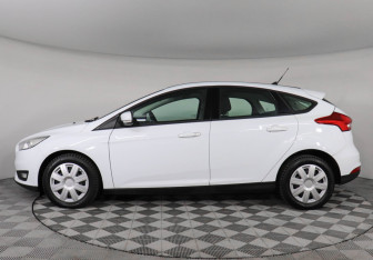 Подержанный автомобиль Ford Focus Hatchback 2018 года (8 фото)