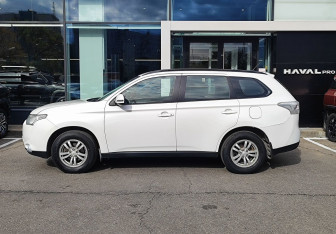 Подержанный автомобиль Mitsubishi Outlander 2012 года (8 фото)