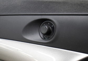 Подержанный автомобиль Chevrolet Orlando 2011 года (20 фото)