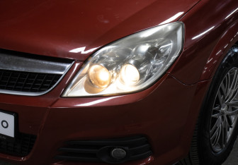 Подержанный автомобиль Opel Vectra Sedan 2006 года (20 фото)