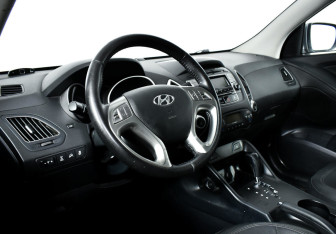 Подержанный автомобиль Hyundai ix35 2012 года (10 фото)