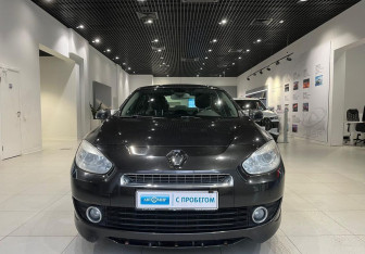 Подержанный автомобиль Renault Fluence 2012 года (2 фото)