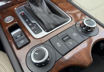 Подержанный автомобиль Volkswagen Touareg 2013 года (14 фото)