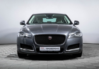 Подержанный автомобиль Jaguar XF Sedan 2017 года (2 фото)