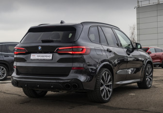 Подержанный автомобиль BMW X5 2021 года (8 фото)