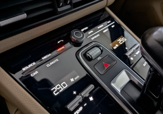 Подержанный автомобиль Porsche Cayenne 2019 года (28 фото)