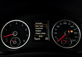 Подержанный автомобиль Volkswagen Tiguan 2015 года (13 фото)