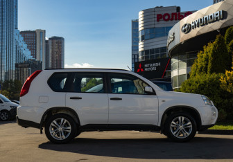 Подержанный автомобиль Nissan X-Trail 2012 года (3 фото)