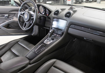 Подержанный автомобиль Porsche Cayman 2020 года (11 фото)