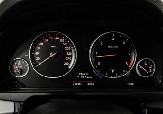 Подержанный автомобиль BMW X5 2017 года (13 фото)