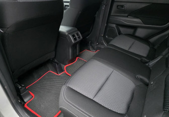 Подержанный автомобиль Mitsubishi Outlander 2019 года (10 фото)