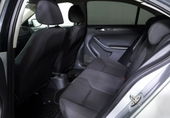 Подержанный автомобиль Volkswagen Jetta Sedan 2015 года (11 фото)