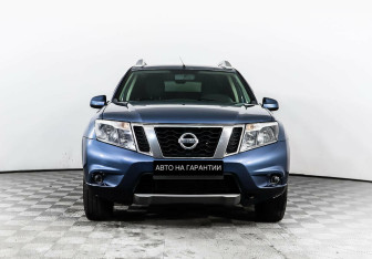 Подержанный автомобиль Nissan Terrano 2015 года (2 фото)