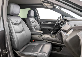 Подержанный автомобиль Cadillac XT5 2018 года (25 фото)