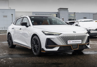 Подержанный автомобиль Changan UNI-V 2023 года (4 фото)