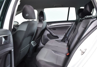 Подержанный автомобиль Volkswagen Golf Wagon 2017 года (11 фото)