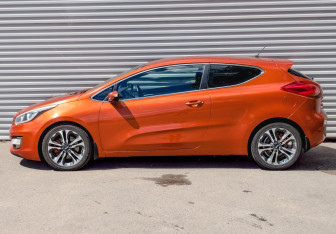 Подержанный автомобиль Kia Ceed Hatchback 2013 года (8 фото)