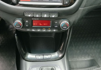Подержанный автомобиль Kia Ceed Hatchback 2013 года (16 фото)