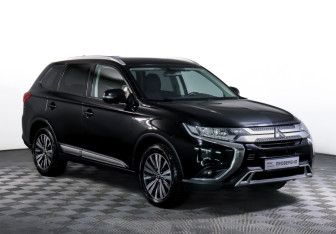 Подержанный автомобиль Mitsubishi Outlander 2018 года (3 фото)