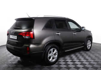 Подержанный автомобиль Kia Sorento 2016 года (5 фото)