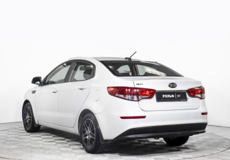 Подержанный автомобиль Kia Rio Sedan 2017 года (7 фото)