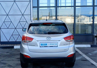 Подержанный автомобиль Hyundai ix35 2012 года (6 фото)