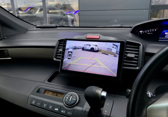 Подержанный автомобиль Honda Freed 2013 года (15 фото)