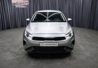 Подержанный автомобиль Kia K3 Sedan 2021 года (2 фото)