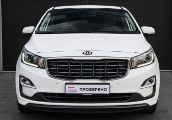 Подержанный автомобиль Kia Carnival 2018 года (2 фото)