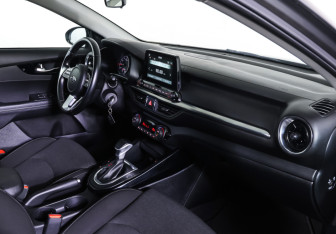 Подержанный автомобиль Kia Cerato Sedan 2021 года (11 фото)