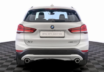 Подержанный автомобиль BMW X1 2021 года (6 фото)