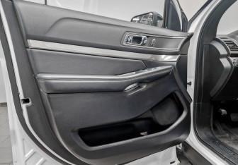 Подержанный автомобиль Ford Explorer 2019 года (19 фото)