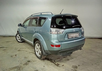 Подержанный автомобиль Mitsubishi Outlander 2006 года (7 фото)