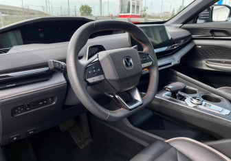 Подержанный автомобиль Changan UNI-V 2024 года (13 фото)