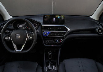 Подержанный автомобиль Changan Alsvin 2023 года (9 фото)