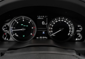 Подержанный автомобиль Toyota Land Cruiser Suv 2016 года (16 фото)