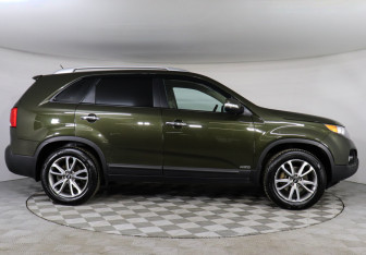 Подержанный автомобиль Kia Sorento 2009 года (4 фото)
