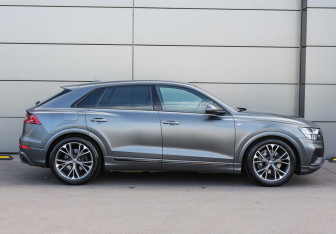 Подержанный автомобиль Audi Q8 2019 года (4 фото)