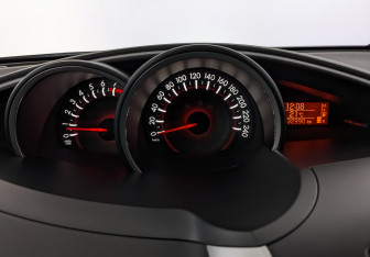 Подержанный автомобиль Toyota Verso 2014 года (16 фото)